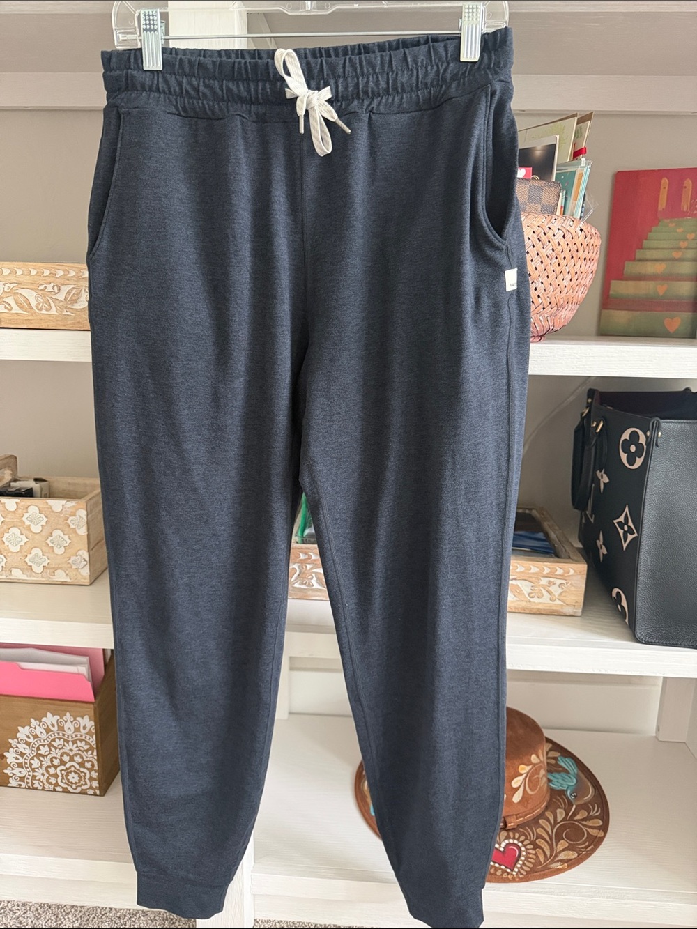 Vuori Heather Navy Drawstring Joggers with Cream Tie! Size Small.
